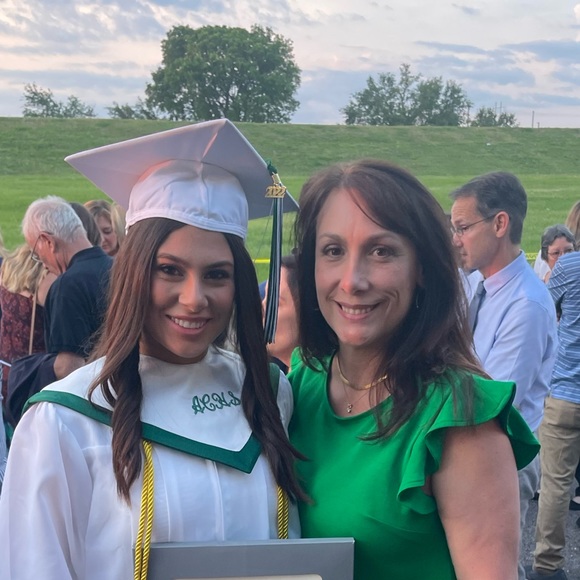 Meet your Posher, Kelly - Picture 2 of 4